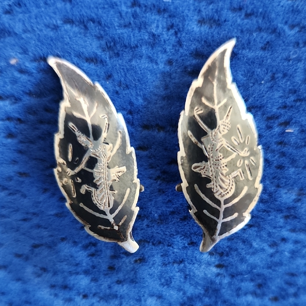 Siam‎ Sterling Silver Leaf Earrings with Engraved Design